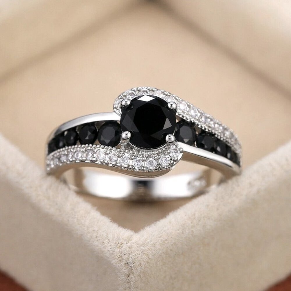 New Beautiful 925 Silver & White / Black Sapphire Ring